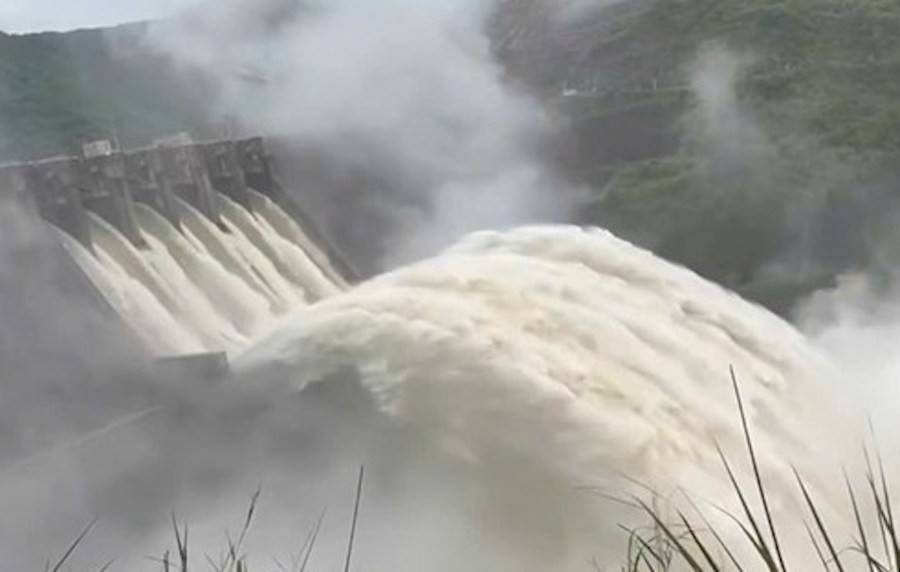 Thủy điện Bản Vẽ tại xã Yên Na (Nghệ An) vận hành xả lũ trước thời điểm bão số 5 đổ bộ