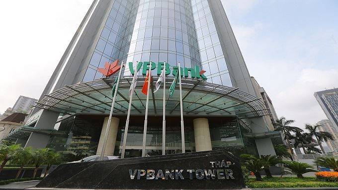 Chứng khoán bùng nổ, VPBank vươn lên top 2 vốn hoá ngân hàng