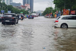 Hà Nội ngập sâu diện rộng sau bão Kajiki do mưa lớn