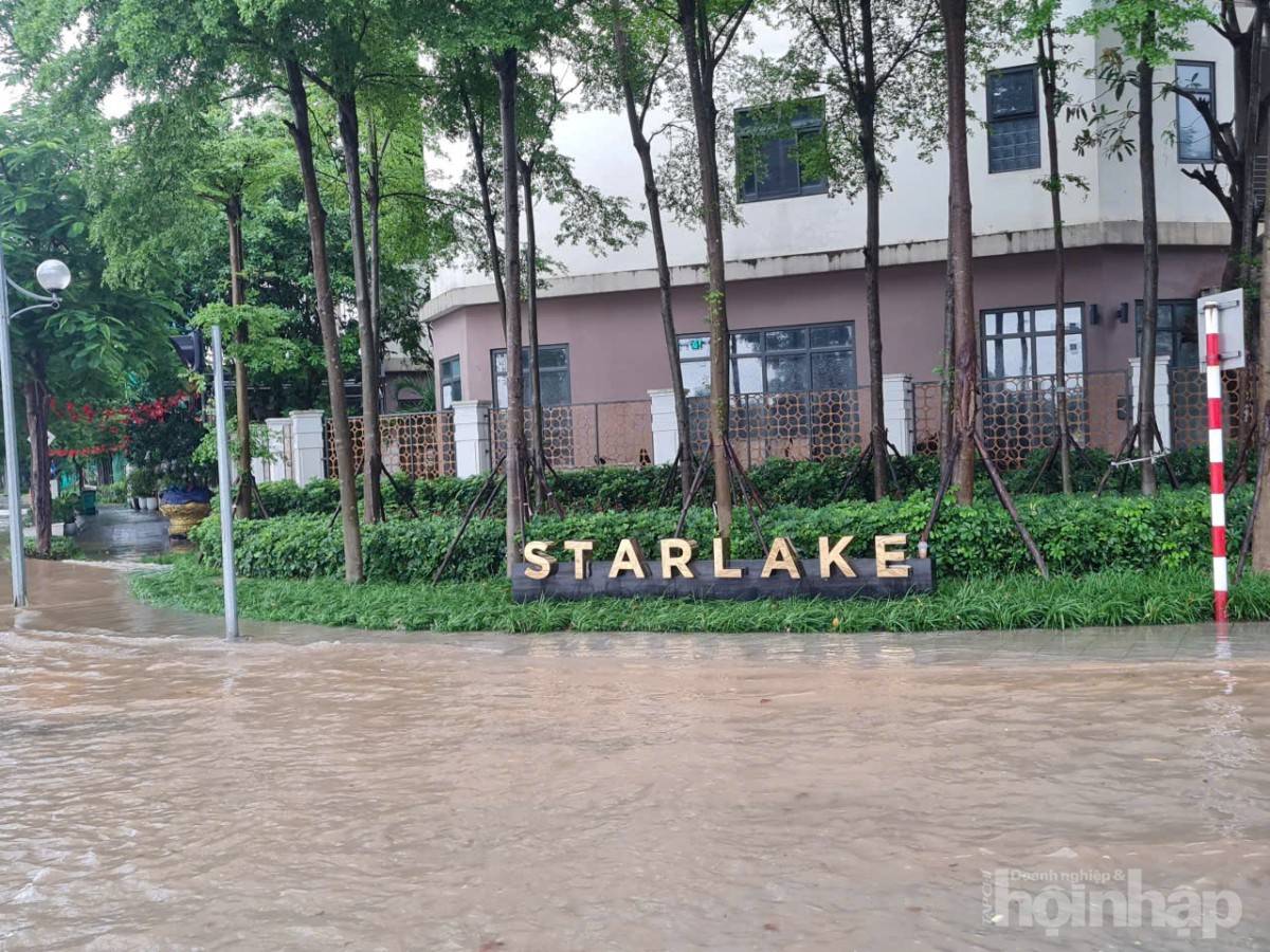 Hà Nội ngập sâu diện rộng sau bão Kajiki do mưa lớn