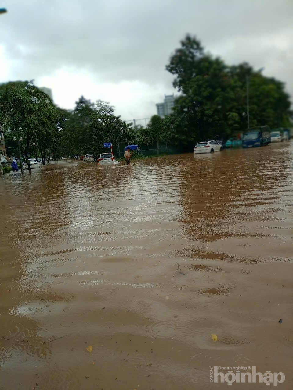 Hà Nội ngập sâu diện rộng sau bão Kajiki do mưa lớn