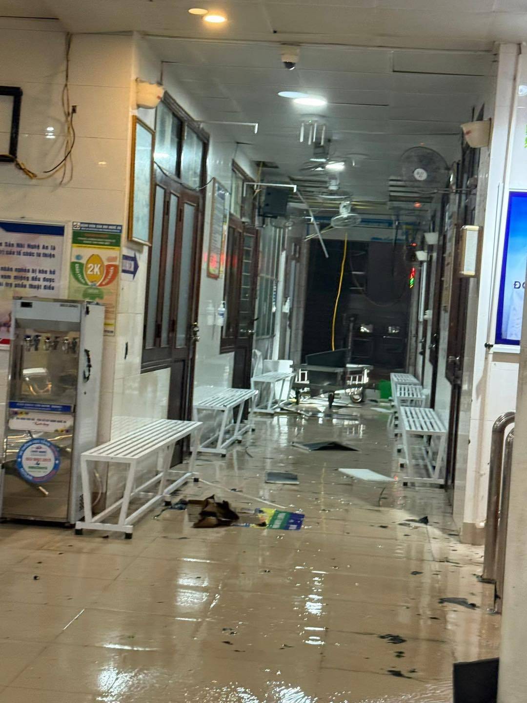Chùm ảnh: Nghệ An - Hà Tĩnh tan hoang sau bão Kajiki Chùm ảnh: Nghệ An - Hà Tĩnh tan hoang sau bão Kajiki