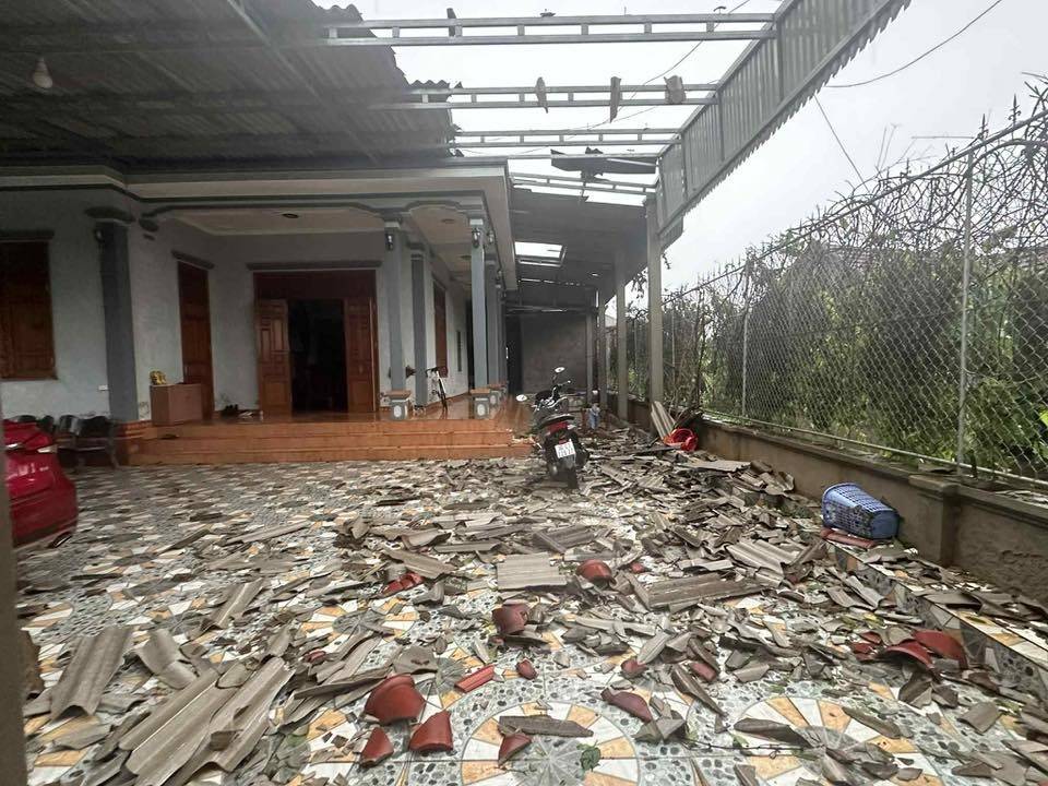 Chùm ảnh: Nghệ An - Hà Tĩnh tan hoang sau bão Kajiki Chùm ảnh: Nghệ An - Hà Tĩnh tan hoang sau bão Kajiki