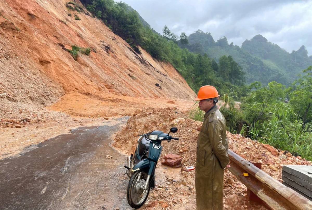 Sạt lở nghiêm trọng tại Phú Thọ, nhiều xã vùng cao bị chia cắt