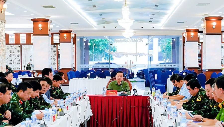 Phó Thủ tướng Trần Hồng Hà chủ trì cuộc họp đánh giá thiệt hại, khắc phục sau bão, ứng phó hoàn lưu bão số 5 