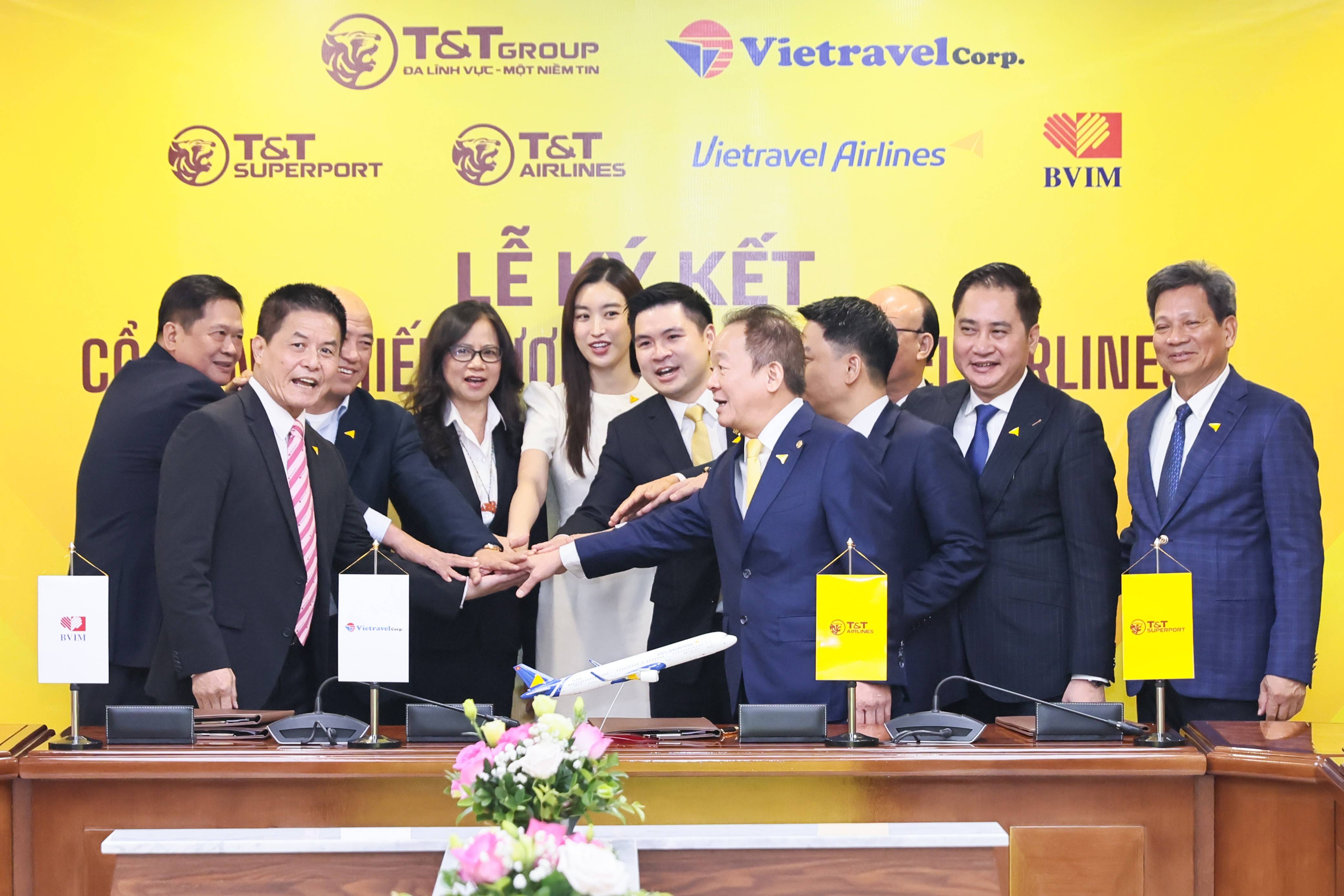 Vietravel Airlines tham gia Triển lãm Thành tựu Đất nước nhân kỷ niệm 80 năm Quốc khánh