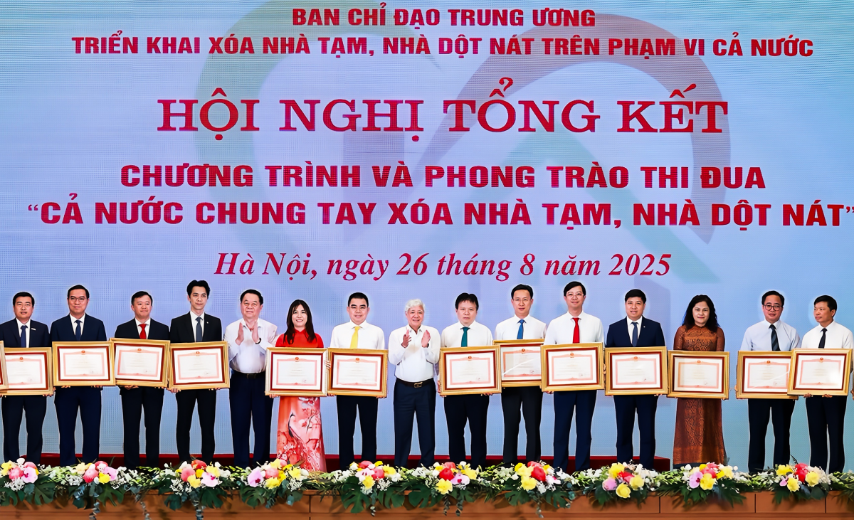 HDBank chung tay đóng góp trên 2.600 căn nhà tạm được xây mới