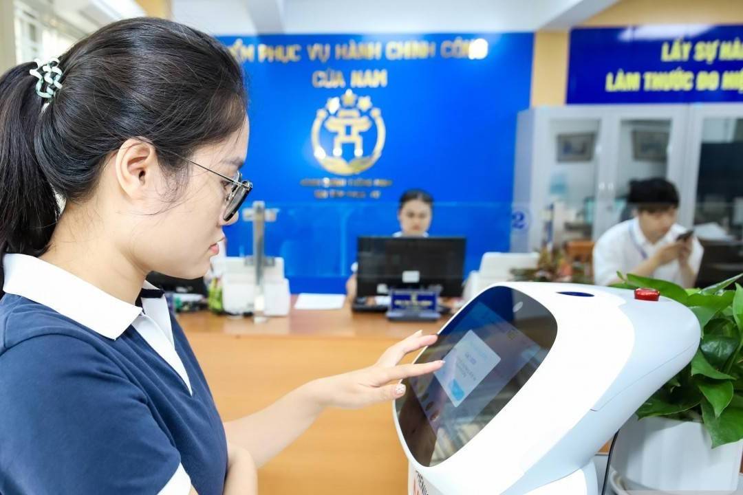 TP. Hồ Chí Minh thí điểm robot thông minh phục vụ tiếp công dân tại 5 phường