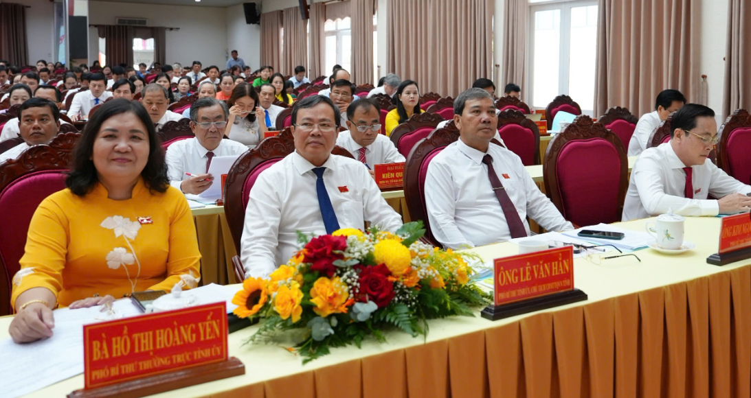 Hội đồng nhân dân tỉnh Vĩnh Long Khóa X đã khai mạc Kỳ họp thứ Nhất Khóa X, nhiệm kỳ 2021 - 2026, đây là kỳ họp HĐND tỉnh Vĩnh Long đầu tiên sau sắp xếp của 02 tỉnh Bến Tre, Trà Vinh và Vĩnh Long 