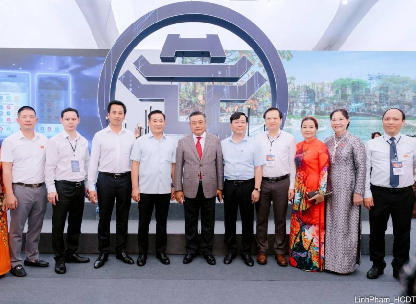 Chủ tịch UBND TP Hà Nội Trần Sỹ Thanh tham quan Không gian Truyền thống và Sáng tạo Hà Nội 2025