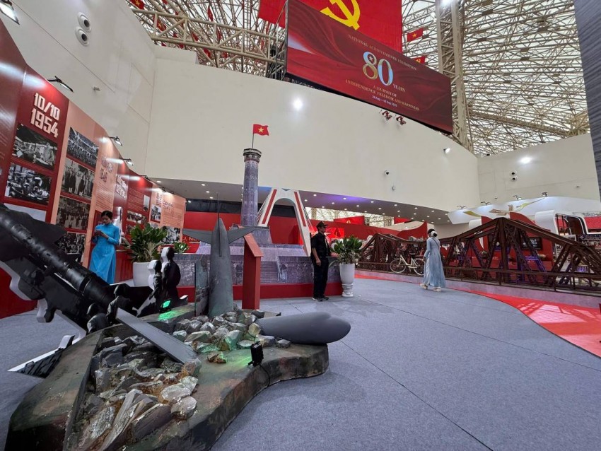 Không gian Triển lãm “Thành tựu kinh tế - xã hội Thủ đô Hà Nội”: Không gian kết nối ký ức, hiện tại và tương lai Không gian Triển lãm “Thành tựu kinh tế - xã hội Thủ đô Hà Nội”: Không gian kết nối ký ức, hiện tại và tương lai