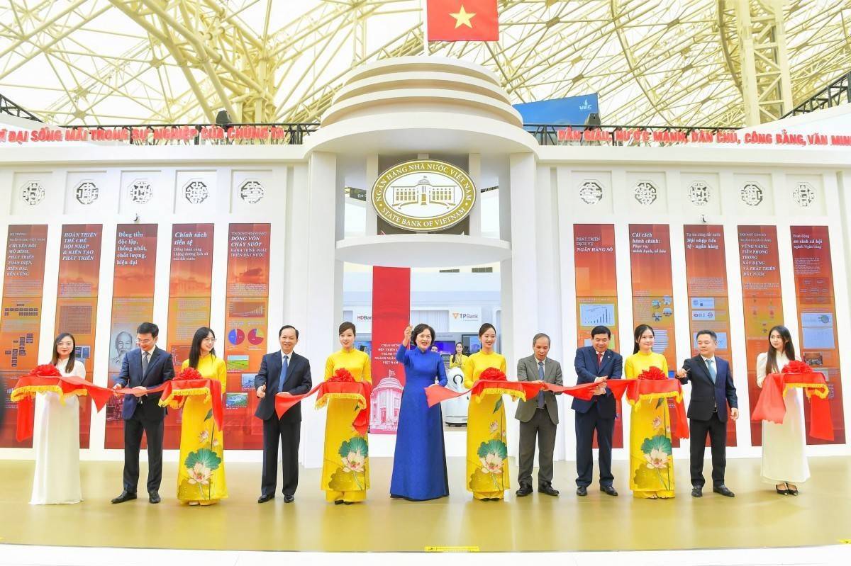 Triển lãm thành tựu ngành Ngân hàng: Chạm vào lịch sử qua công nghệ số – kết nối truyền thống và hiện đại