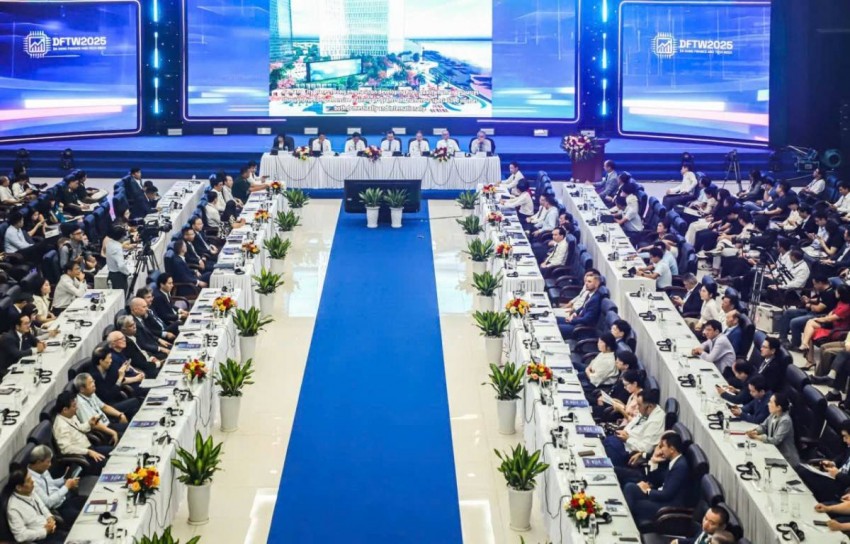 Toàn cảnh diễn đàn