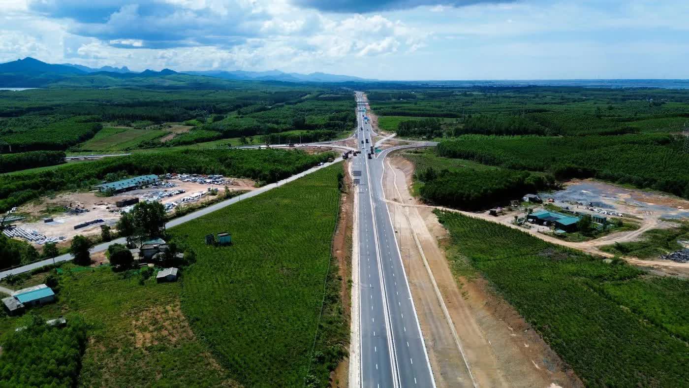 Bộ Xây dựng trả lời 10 đề xuất đầu tư mở rộng cao tốc Bắc - Nam