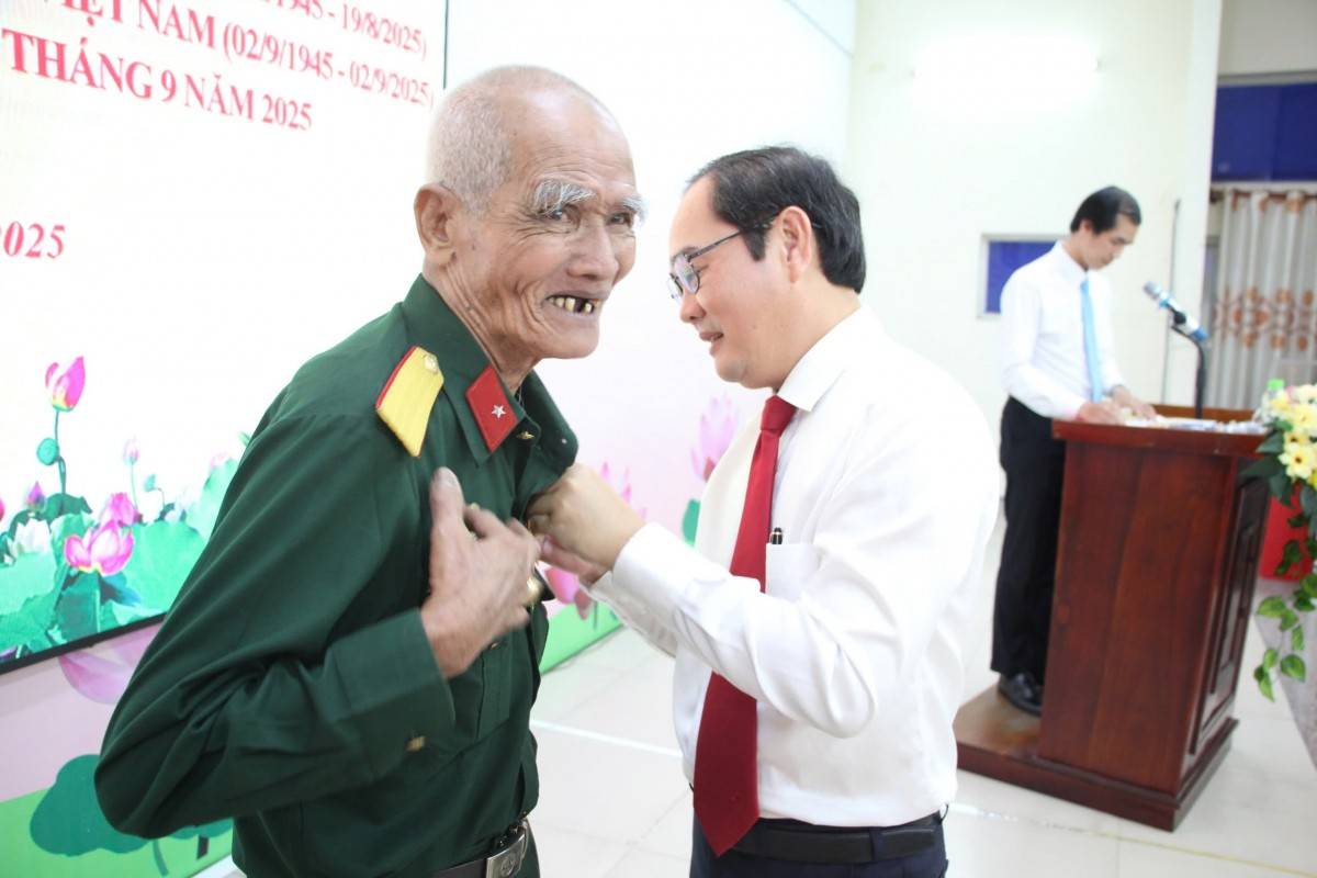 ông Huỳnh Cao Cường- Bí thư Đảng uỷ xã 