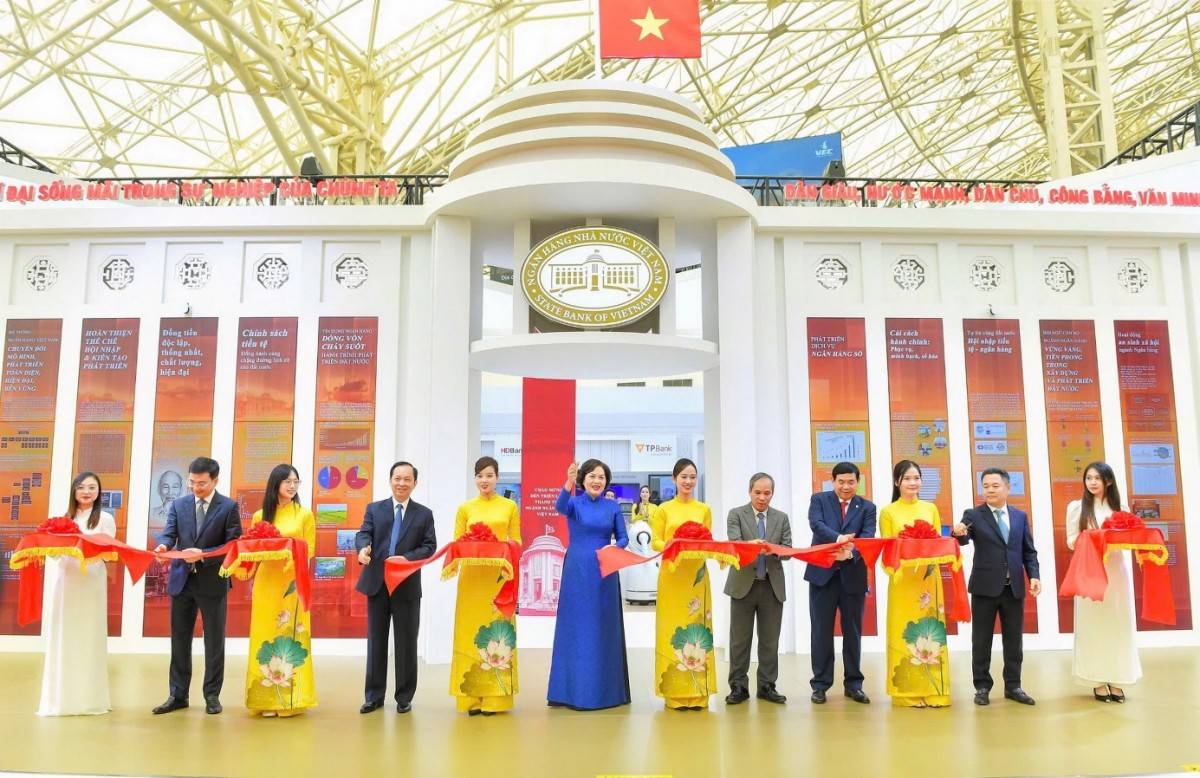 BIDV mang dấu ấn đặc sắc hòa chung thành tựu 80 năm của đất nước BIDV mang dấu ấn đặc sắc hòa chung thành tựu 80 năm của đất nước