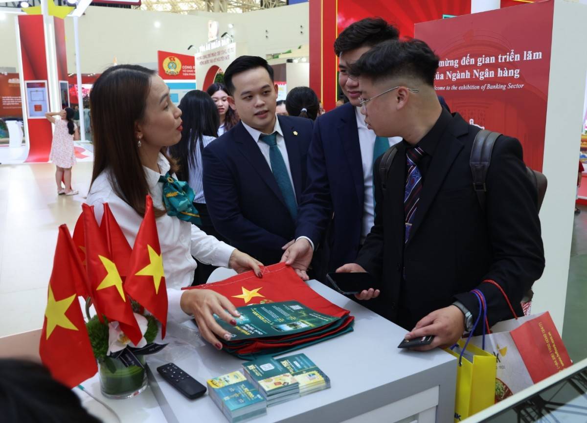 BIDV mang dấu ấn đặc sắc hòa chung thành tựu 80 năm của đất nước BIDV mang dấu ấn đặc sắc hòa chung thành tựu 80 năm của đất nước