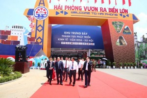 Thành phố Cảng tỏa sáng cùng đất nước