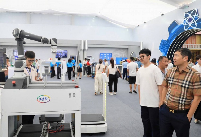 Hàng nghìn du khách đổ về Không gian Truyền thống và Sáng tạo Hà Nội dịp Quốc khánh 2/9