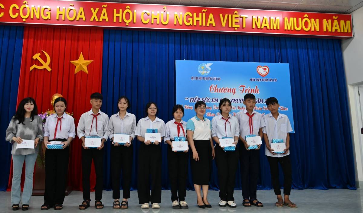 Nhóm thiện nguyện Tâm Đức: 9 năm tiếp sức học sinh nghèo đến trường