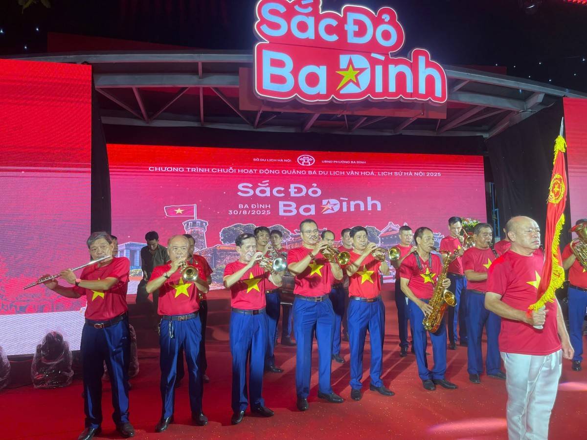 “Sắc đỏ Ba Đình”: Quảng bá văn hoá, lịch sử Hà Nội “Sắc đỏ Ba Đình”: Quảng bá văn hoá, lịch sử Hà Nội