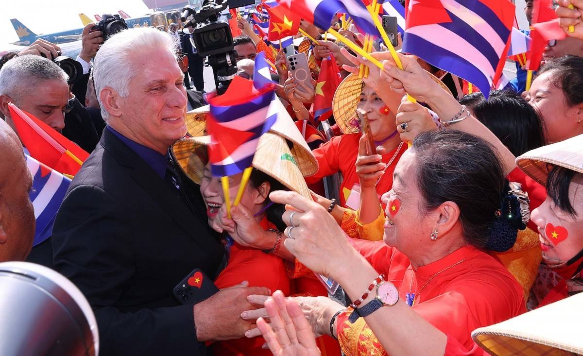 Chủ tịch Cuba và Phu nhân bắt đầu thăm cấp Nhà nước nhân dịp Việt Nam mừng 80 năm Quốc khánh