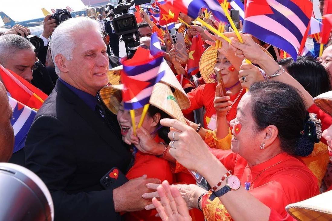 Chủ tịch Cuba và Phu nhân bắt đầu thăm cấp Nhà nước nhân dịp Việt Nam mừng 80 năm Quốc khánh