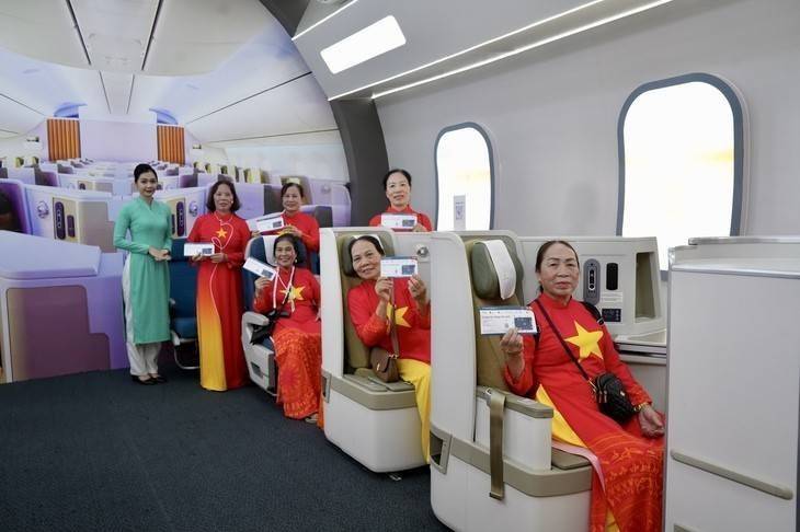 Vietnam Airlines mang "bầu trời số" đến gần công chúng tại Triển lãm A80