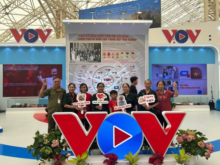 Chiếc loa phóng thanh vĩ tuyến lịch sử gây xúc động mạnh Chiếc loa phóng thanh vĩ tuyến lịch sử gây xúc động mạnh