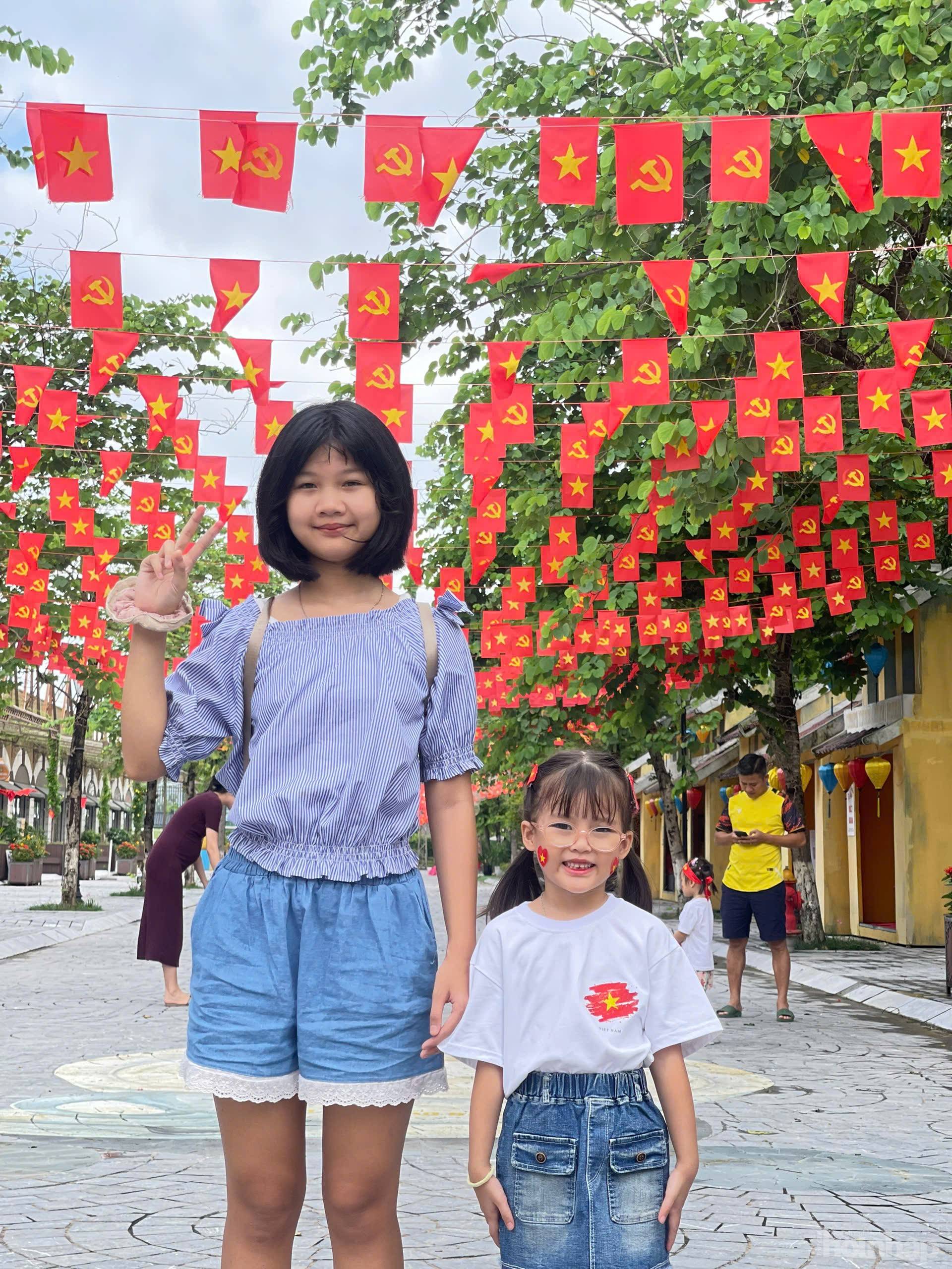 Hà Nội rợp cờ hoa, người dân háo hức trước lễ kỷ niệm 80 năm Quốc khánh 2/9