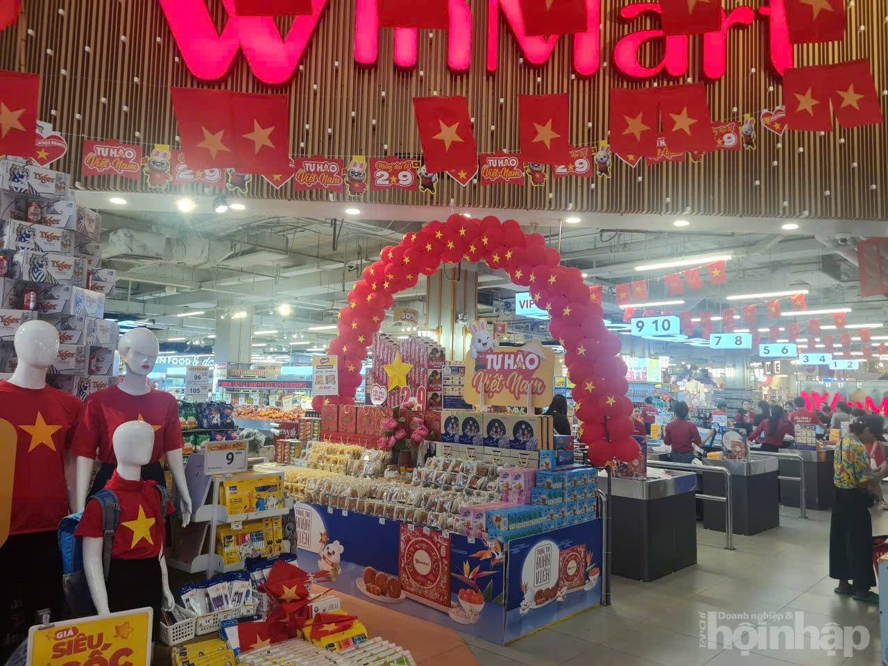 Hà Nội rợp cờ hoa, người dân háo hức trước lễ kỷ niệm 80 năm Quốc khánh 2/9