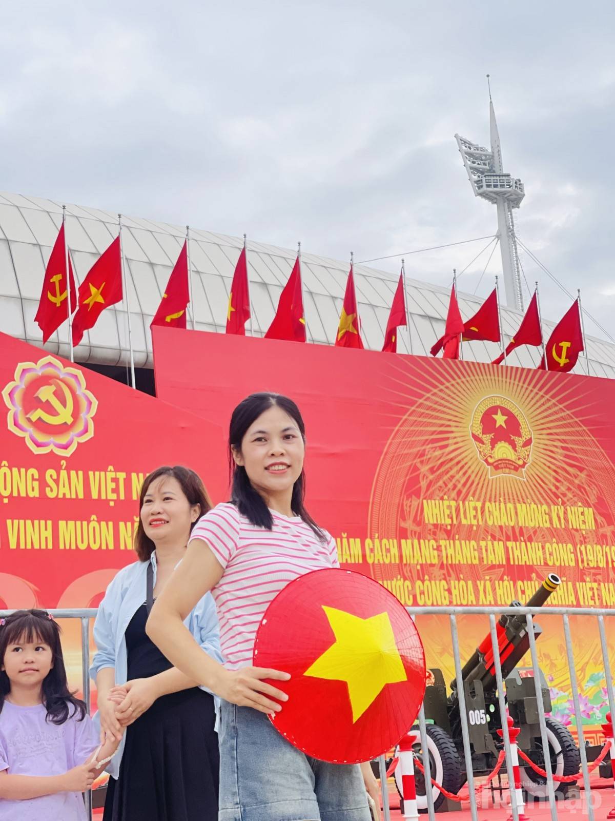 Hà Nội rợp cờ hoa, người dân háo hức trước lễ kỷ niệm 80 năm Quốc khánh 2/9