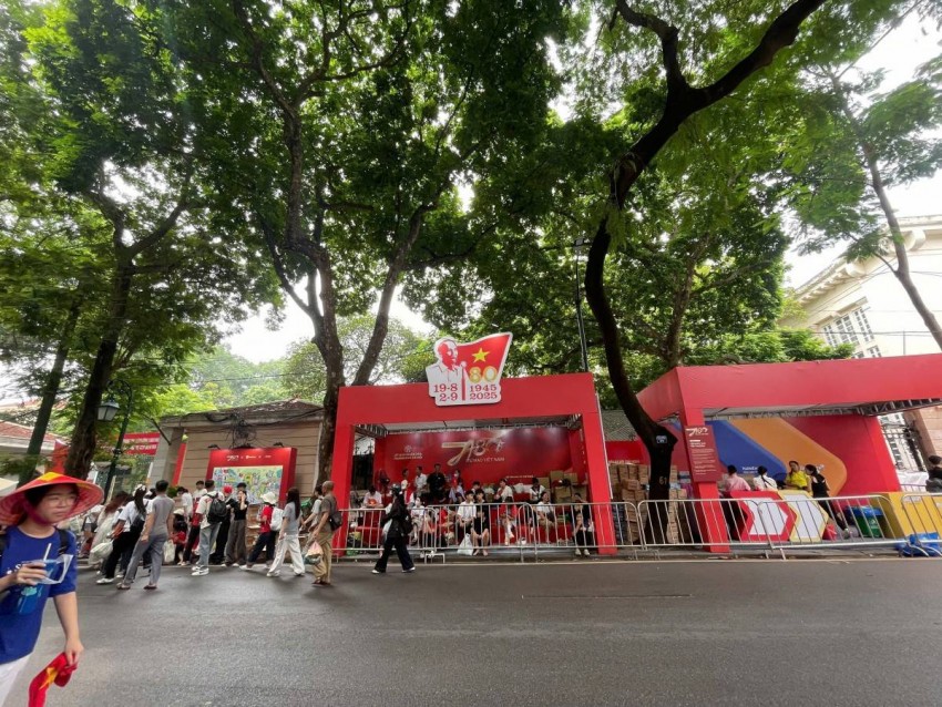 Hà Nội: Trạm khách - những điểm dừng chân ấm lòng trong ngày hội lớn của dân tộc