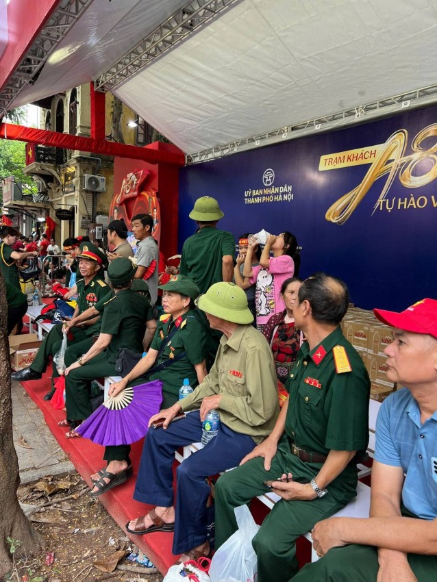 Hà Nội: Trạm khách - những điểm dừng chân ấm lòng trong ngày hội lớn của dân tộc