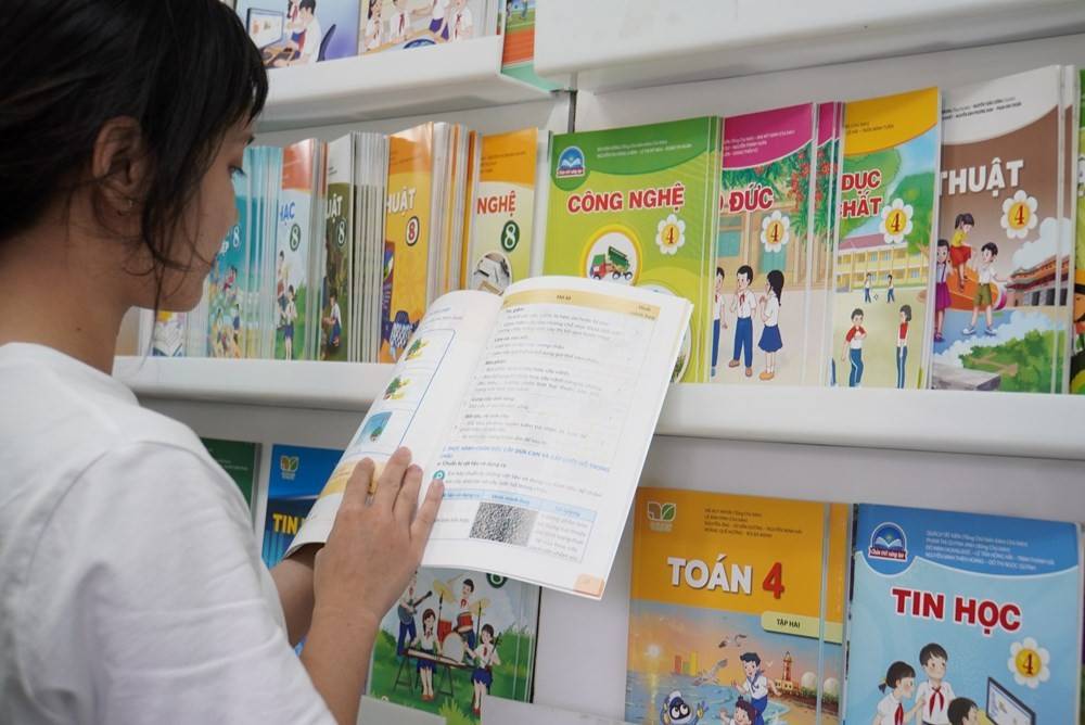 NXB Giáo dục Việt Nam thu về gần 2.000 tỷ đồng nhờ bán sách trong 6 tháng đầu năm, nợ phải trả phình to NXB Giáo dục Việt Nam thu về gần 2.000 tỷ đồng nhờ bán sách trong 6 tháng đầu năm, nợ phải trả phình to