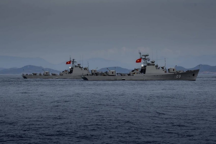 Biên đội tàu hộ vệ chống ngầm lớp 159 tham gia diễu binh trên biển