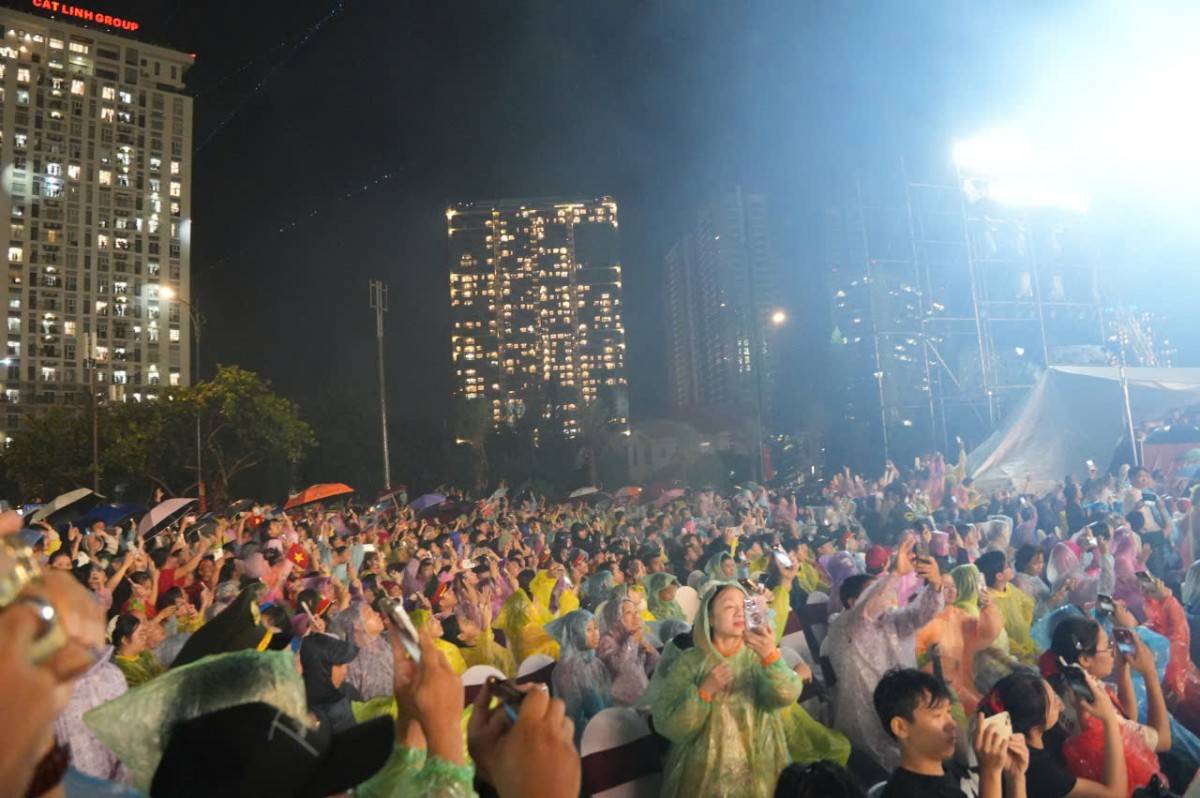 Bí thư Thành uỷ Trần Lưu Quang dự văn nghệ chào mừng Quốc khánh tại phường Vũng Tàu, TP. Hồ Chí Minh