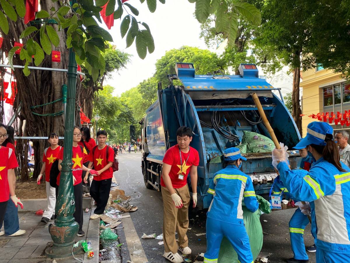 Hà Nội phát động chiến dịch “Hà Nội sạch – Vì một Việt Nam xanh” trước lễ diễu binh kỷ niệm 80 năm Quốc khánh
