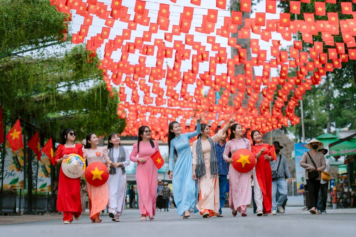 Sun Paradise Land ba miền hoà chung tự hào 80 năm Quốc khánh Việt Nam