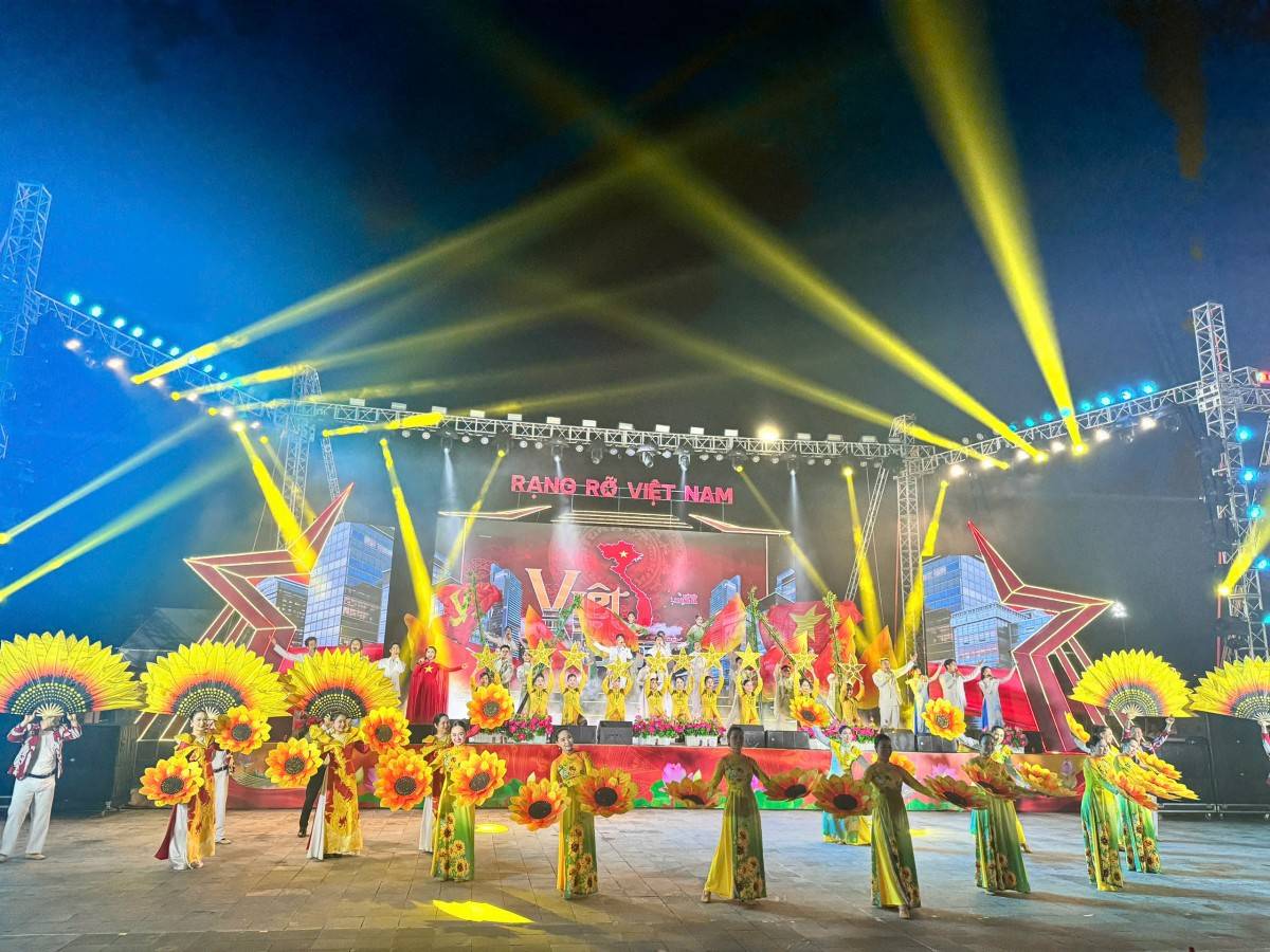 Chương trình nghệ thuật “Rạng rỡ Việt Nam” chào mừng kỷ niệm 80 năm Cách mạng tháng Tám và Quốc khánh 2/9