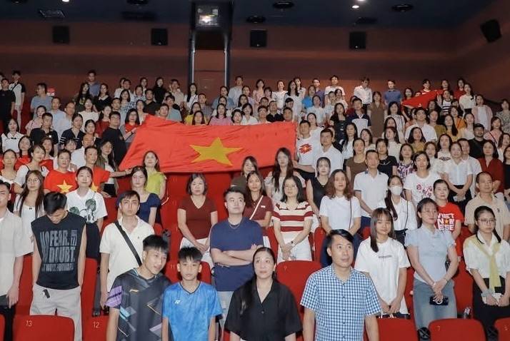 Cán bộ, nhân viên, người lao động Tổng Công ty CP Hợp Lực xem phim  Tổng Công ty CP Hợp Lực tổ chức Lễ cầu siêu – Vu lan báo hiếu tại Phúc Lạc Viên