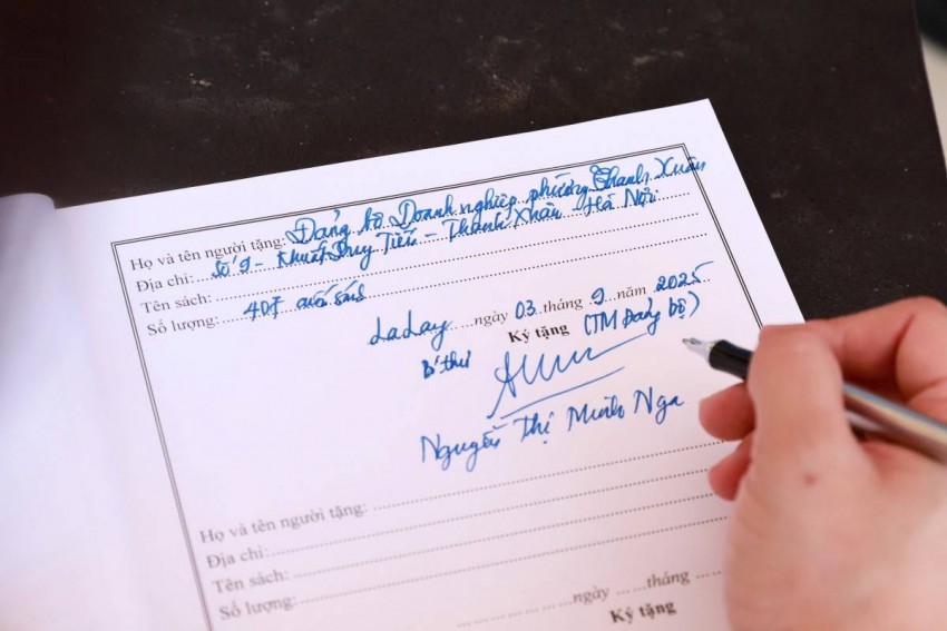 Ấm tình Đảng ủy Doanh nghiệp phường Thanh Xuân gửi trẻ em xã La Lay – gieo hy vọng nơi biên cương Tổ quốc