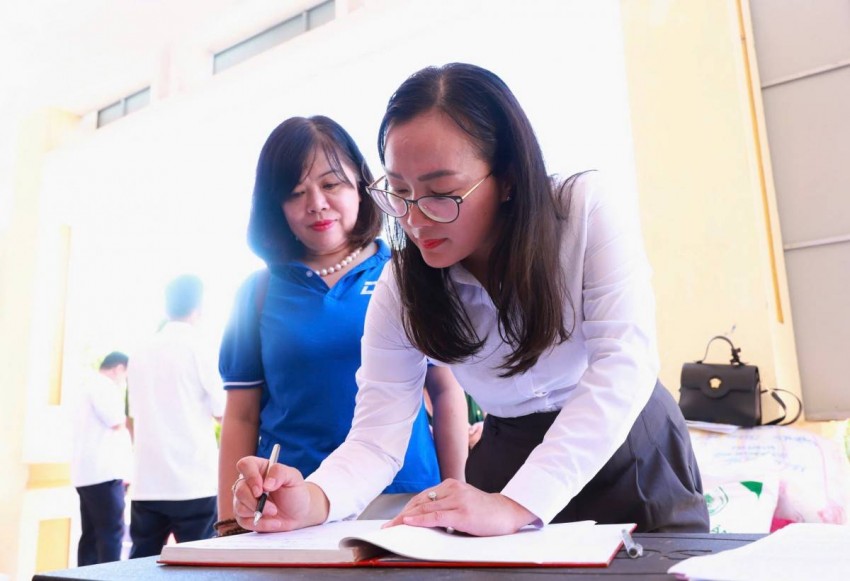 Ấm tình Đảng ủy Doanh nghiệp phường Thanh Xuân gửi trẻ em xã La Lay – gieo hy vọng nơi biên cương Tổ quốc