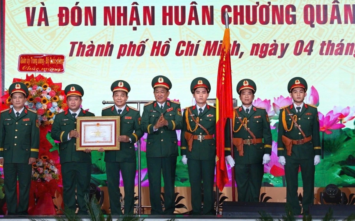 Bộ Tư lệnh TP. Hồ Chí Minh đón nhận Huân chương Quân công hạng Ba - Âm vang mãi những chiến công rực rỡ