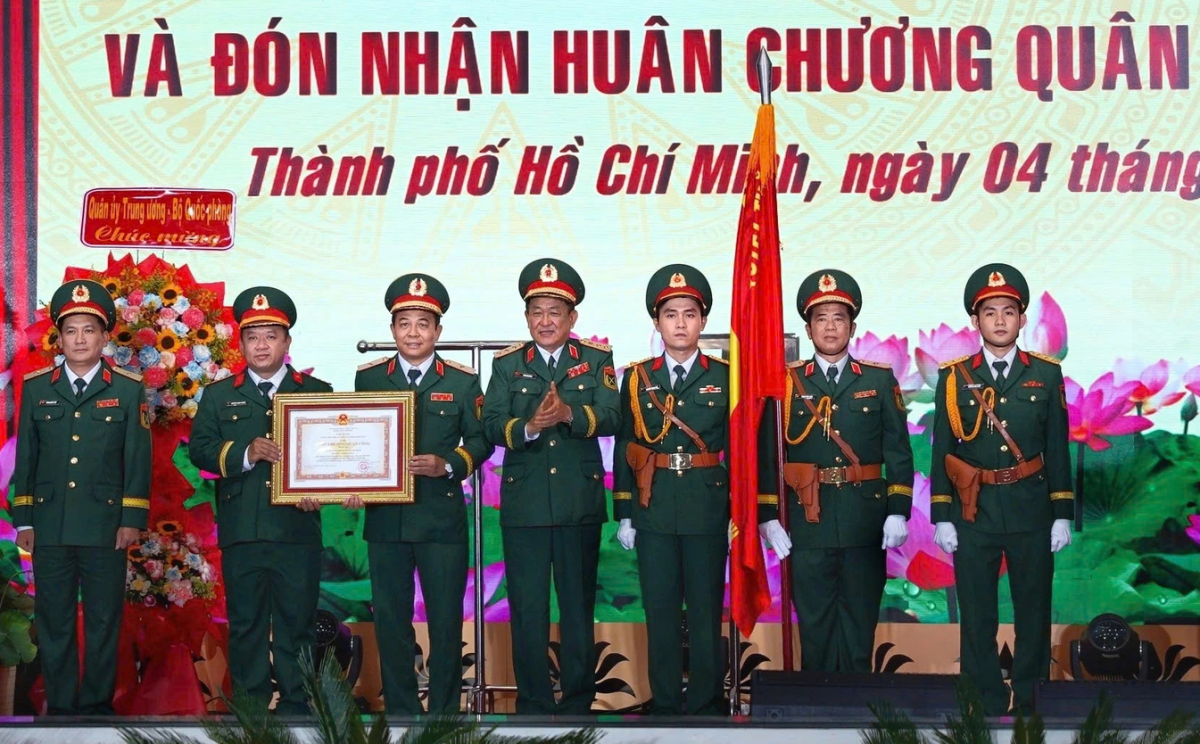 Bộ Tư lệnh TP. Hồ Chí Minh đón nhận Huân chương Quân công hạng Ba - Âm vang mãi những chiến công rực rỡ