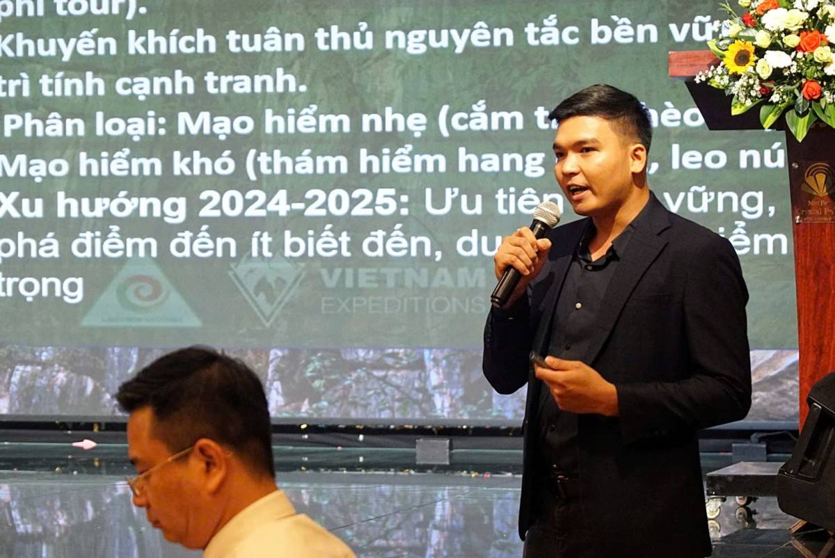 ông Phạm Văn Mạnh – Giám đốc Công ty Cổ phần Vietnam Expeditions đã trình bày những định hướng phát triển loại hình du lịch này, sự gắn kết giữa trải nghiệm mạo hiểm và bảo tồn giá trị thiên nhiên 