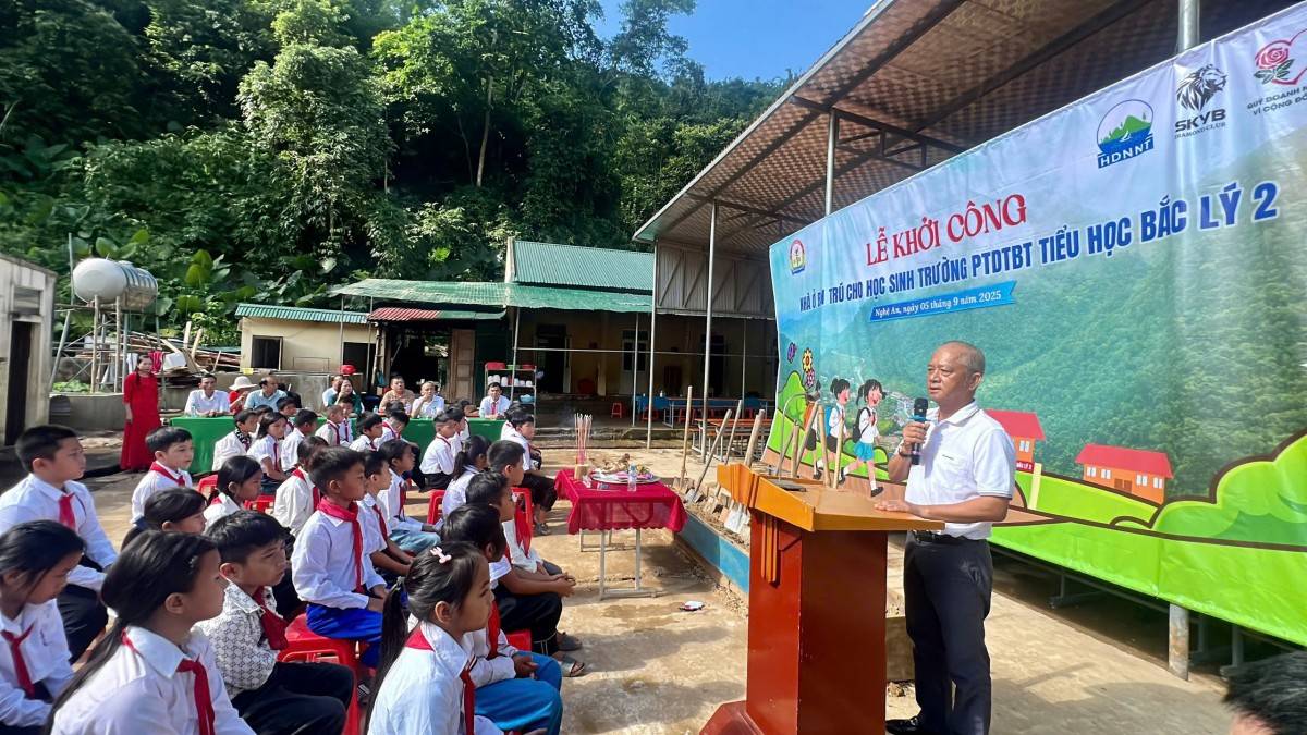 Hội Doanh Nghiệp Nghệ Tĩnh tại TP.Hồ Chí Minh và các mạnh thường quân tài trợ 1 tỷ đồng xây phòng ở bán trú cho học sinh xã Bắc Lý, Nghệ An