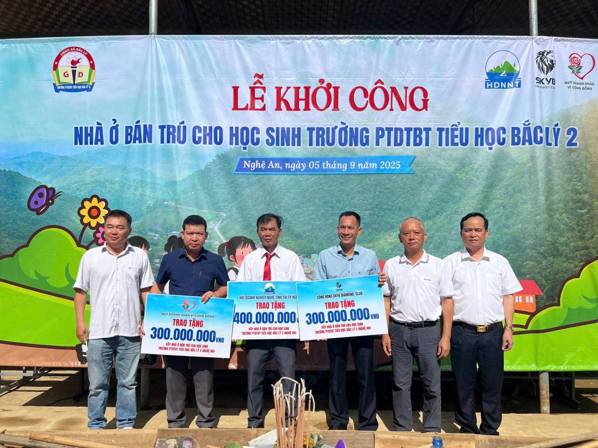 Hội Doanh Nghiệp Nghệ Tĩnh tại TP.Hồ Chí Minh và các mạnh thường quân tài trợ 1 tỷ đồng xây phòng ở bán trú cho học sinh xã Bắc Lý, Nghệ An