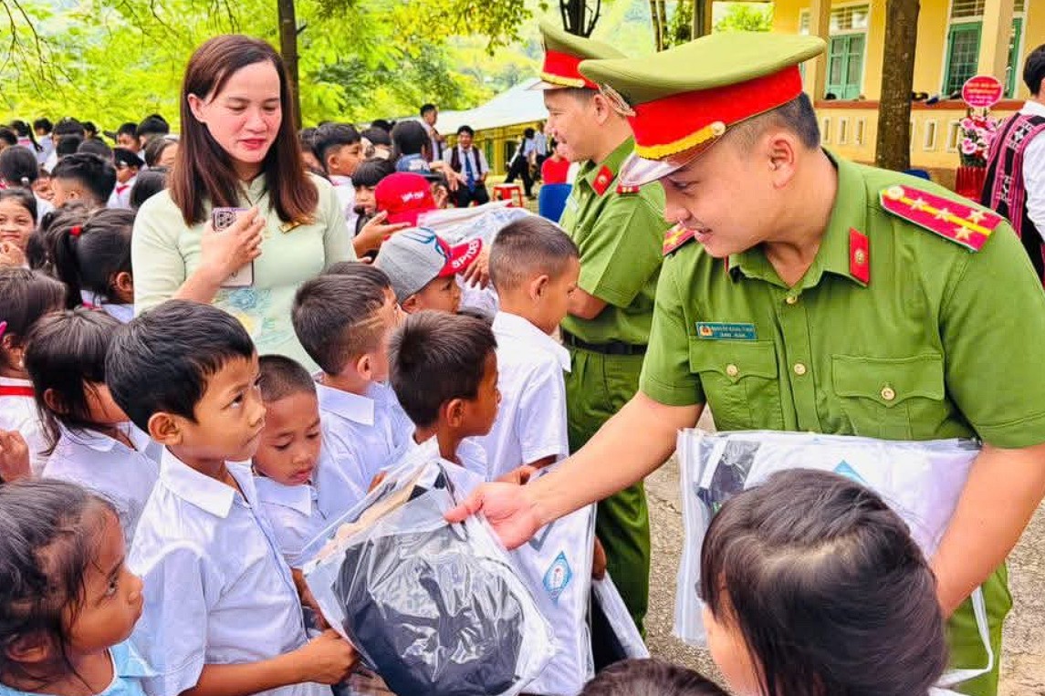 Quảng Trị: Ấm áp ngày khai giảng tại La Lay