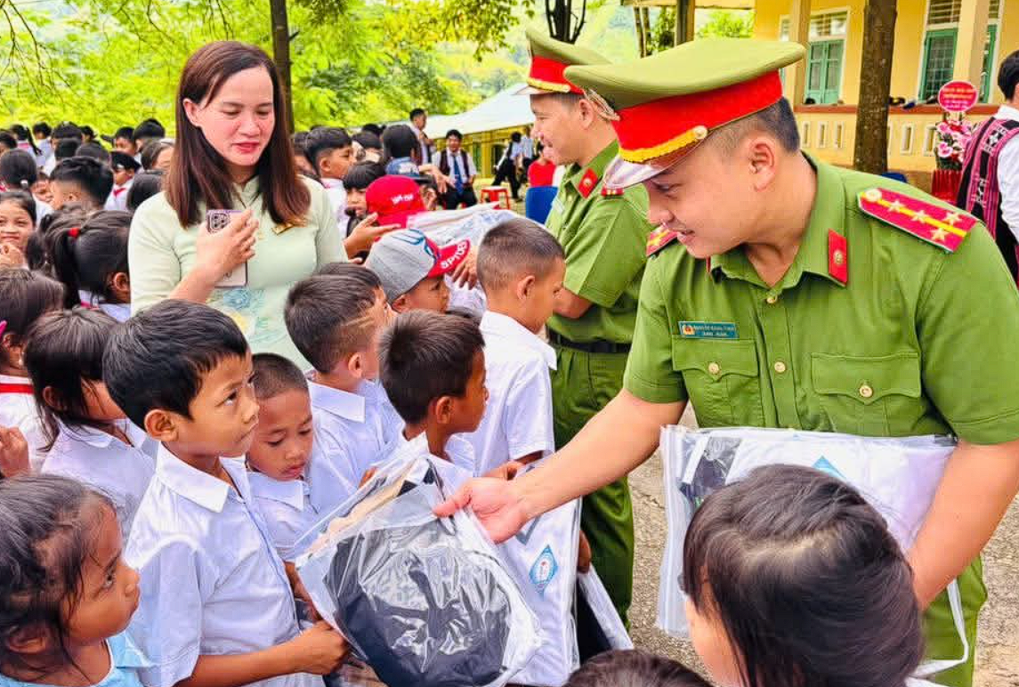 Quảng Trị: Ấm áp ngày khai giảng tại La Lay